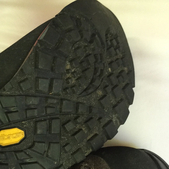 Boots - Picture 4 of 6